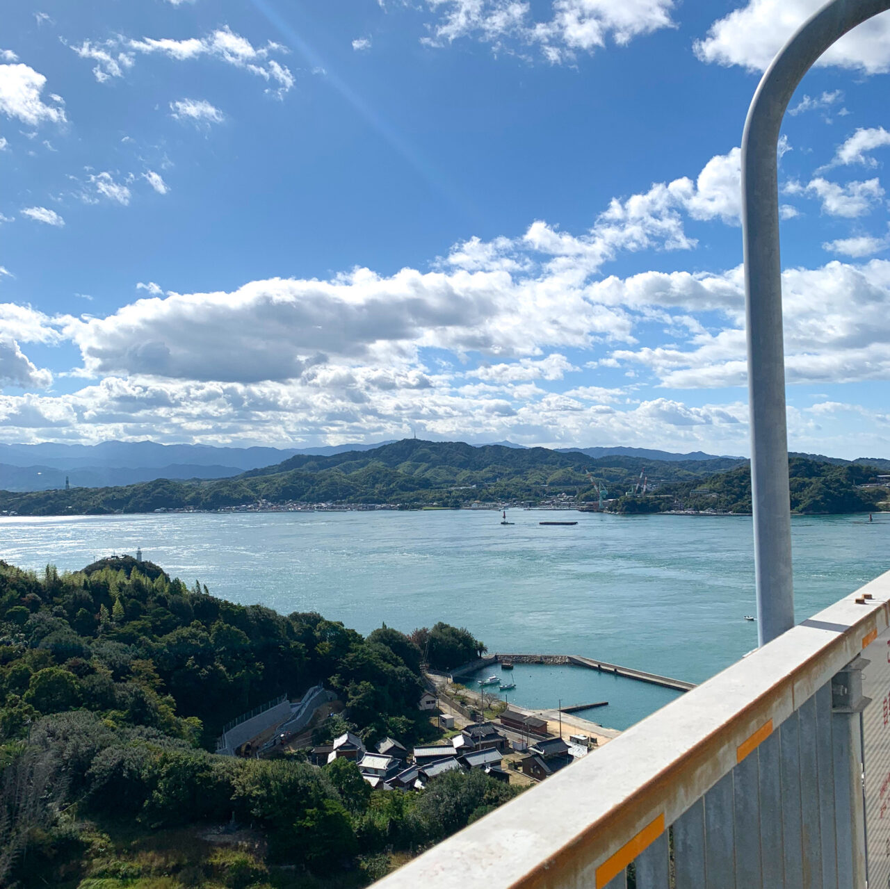 大三島町の海洋温浴施設「マーレ・グラッシア」のサーモン重がリーズナブルで美味しかったです!!