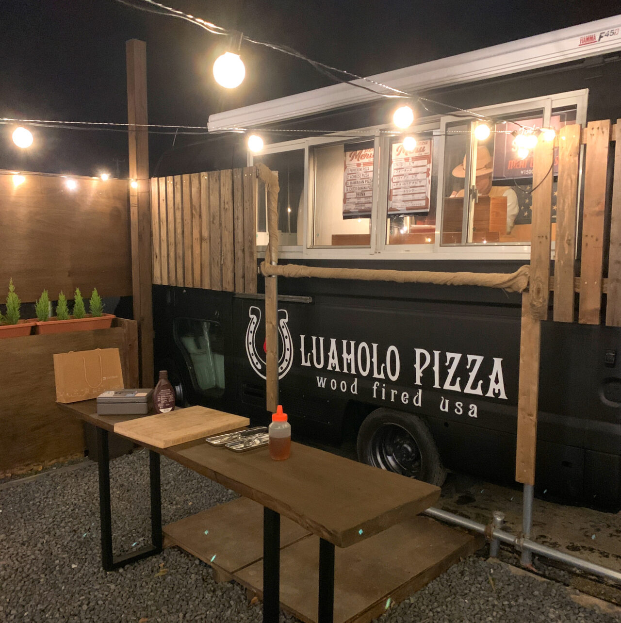 キッチンカーでアメリカ人仕込みのピザを提供している「LUAHOLO PIZZA」を現地取材!!