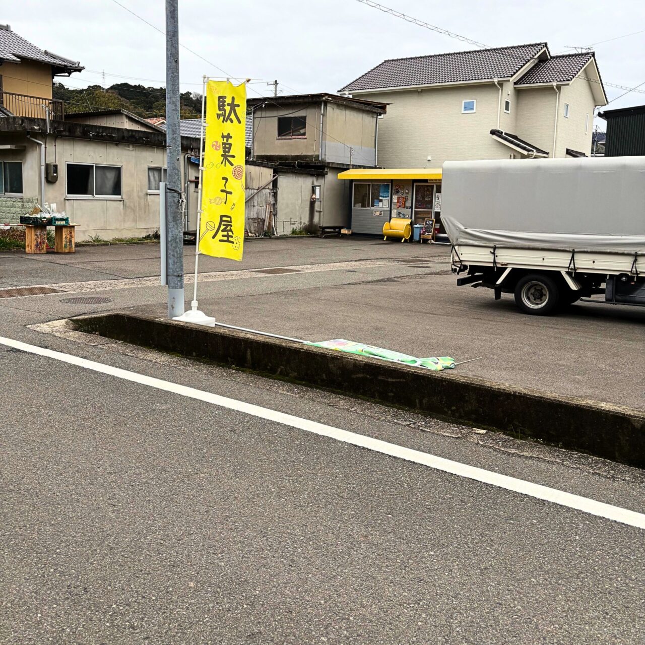 【今治市】こどもたちの笑顔が見たい。昔懐かしいスタイルで駄菓子を販売する「駄菓子屋 村や」。