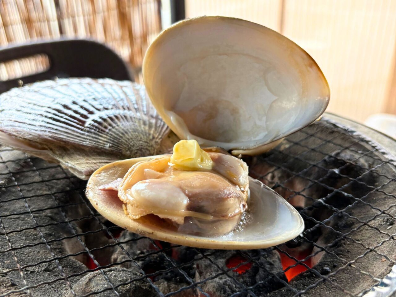【今治市】お手軽に国産ハマグリや岩ガキで本格BBQ! 「道の駅よしうみいきいき館」の海鮮七輪BBQ