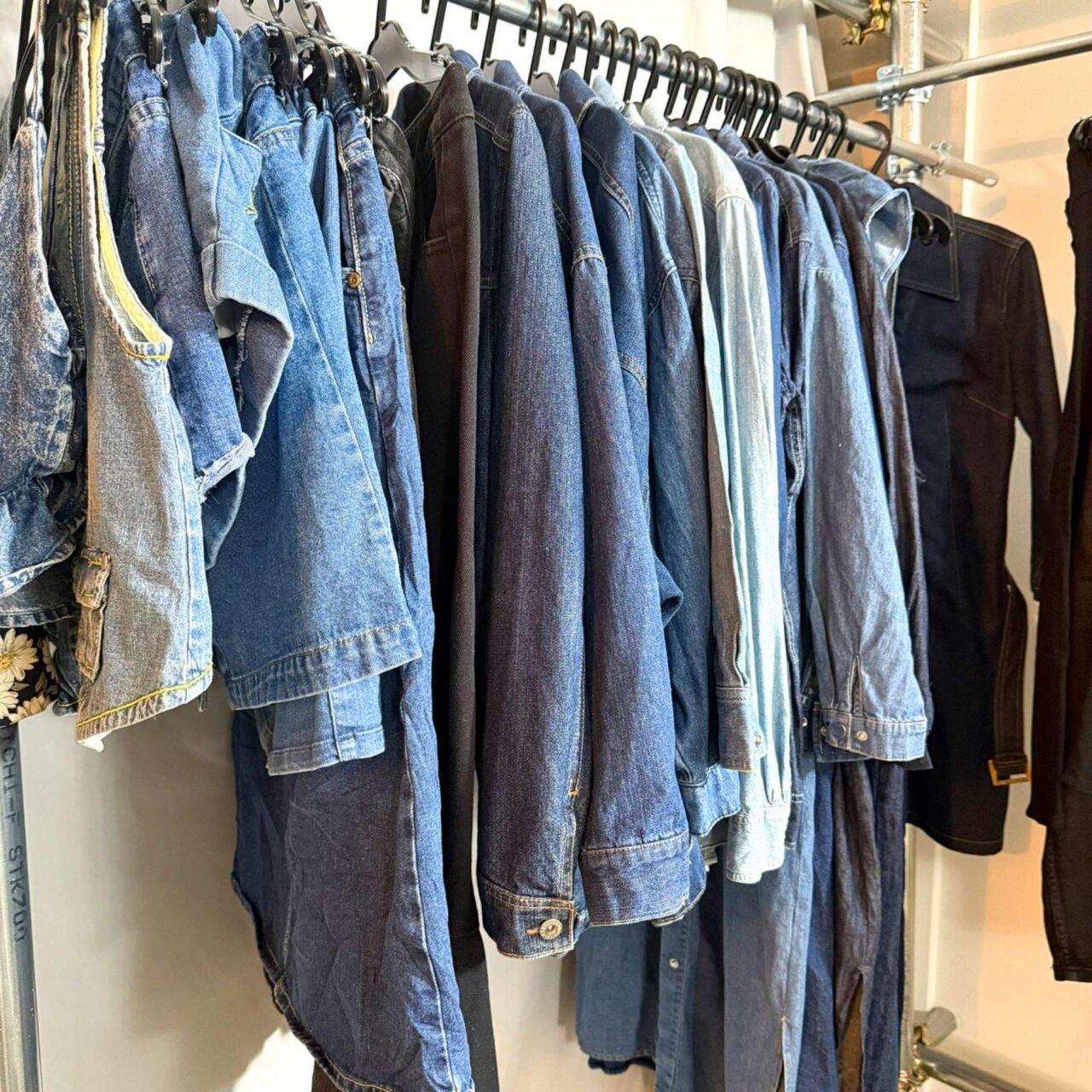 【今治市】イベントスペース内商品が半額! 「MAAR(マール)」の古着マーケットに行ってみました!