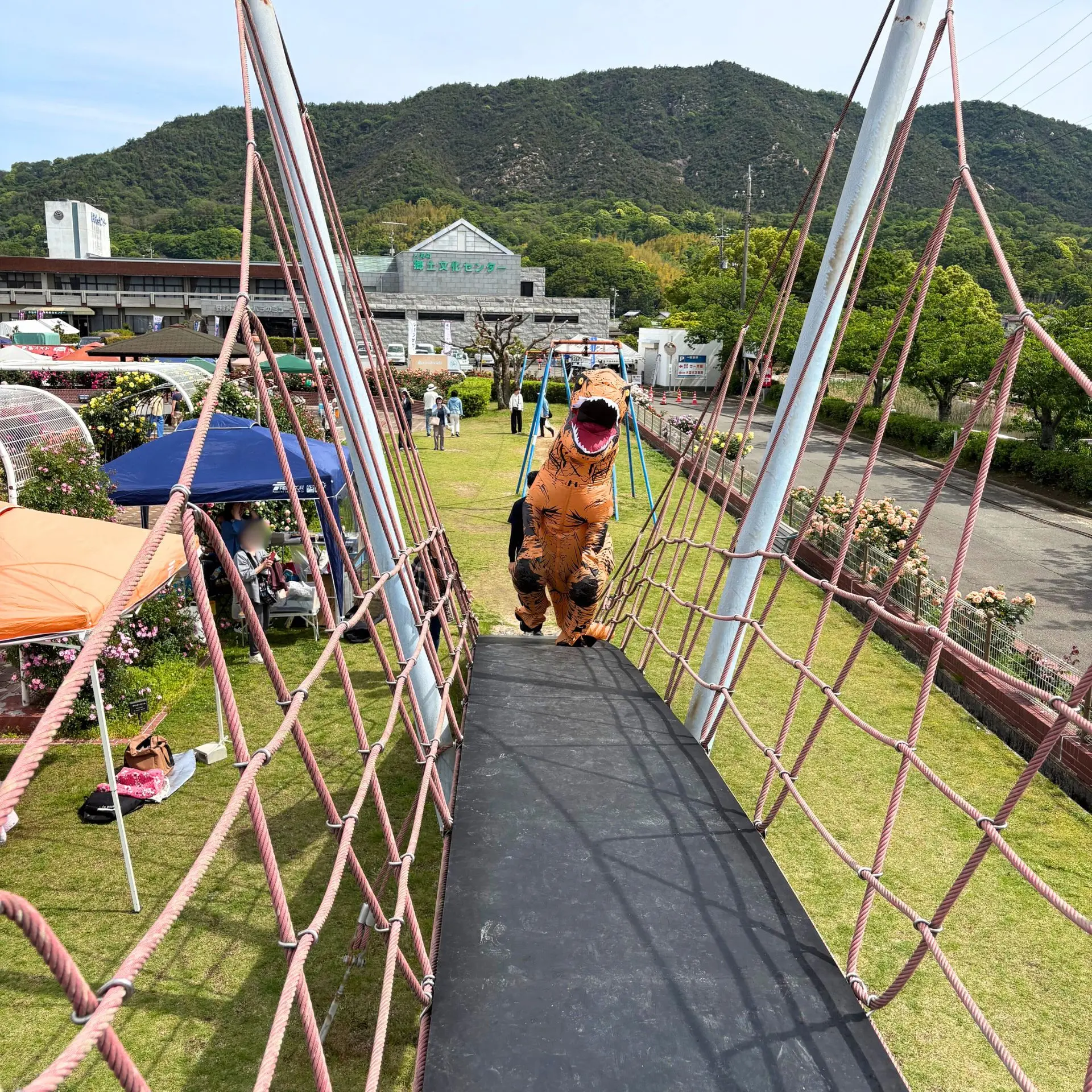 【今治市】笑顔溢れる素敵なイベント「バラ祭りよしうみ2025」に参加!