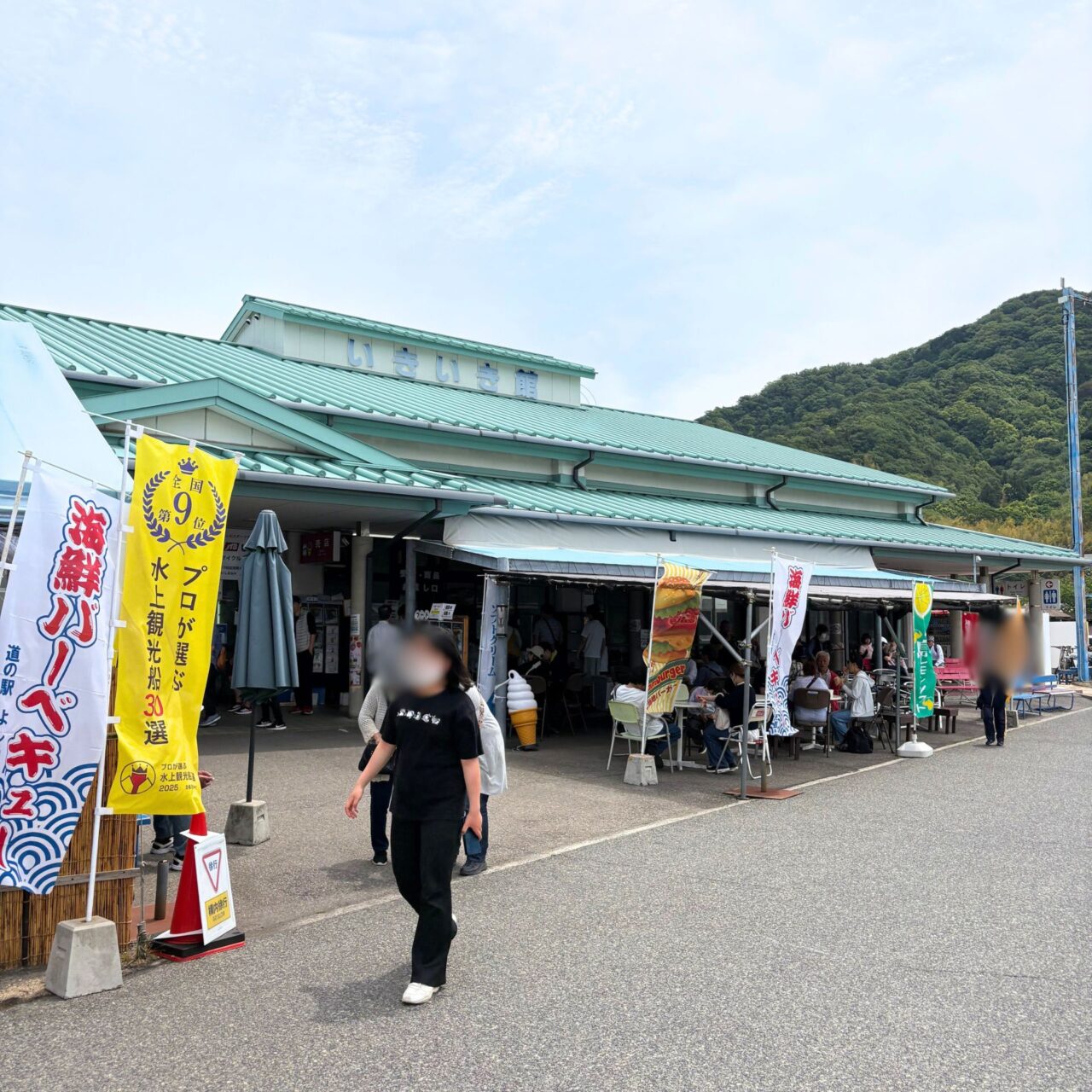 【今治市】お手軽に国産ハマグリや岩ガキで本格BBQ! 「道の駅よしうみいきいき館」の海鮮七輪BBQ