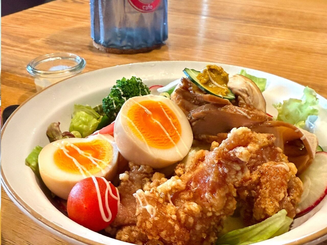 【今治市】「Cafe Ville de Paris」で夏季限定サラダ冷麺が登場! 彩り豊かな涼味ランチを満喫。