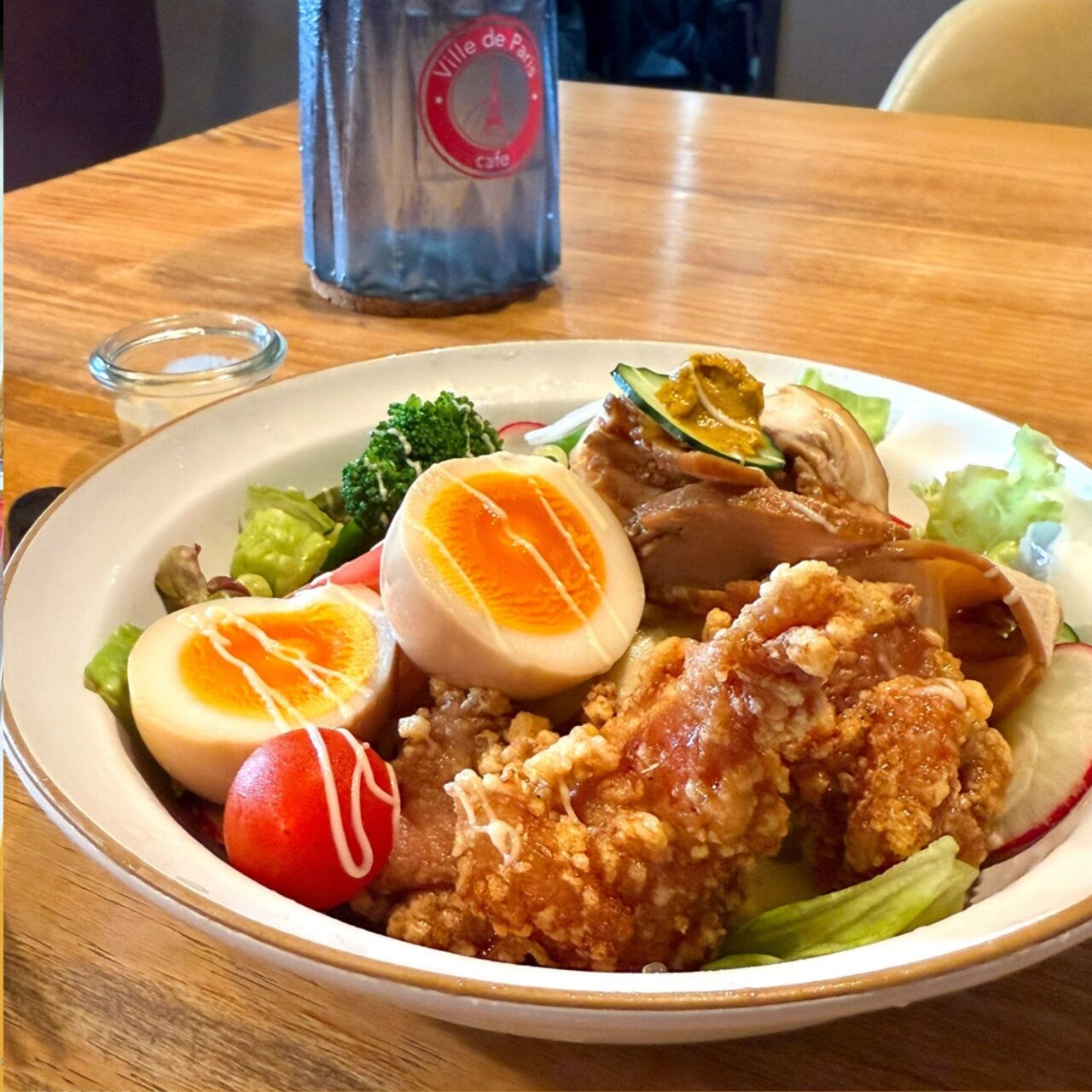 【今治市】「Cafe Ville de Paris」で夏季限定サラダ冷麺が登場! 彩り豊かな涼味ランチを満喫。