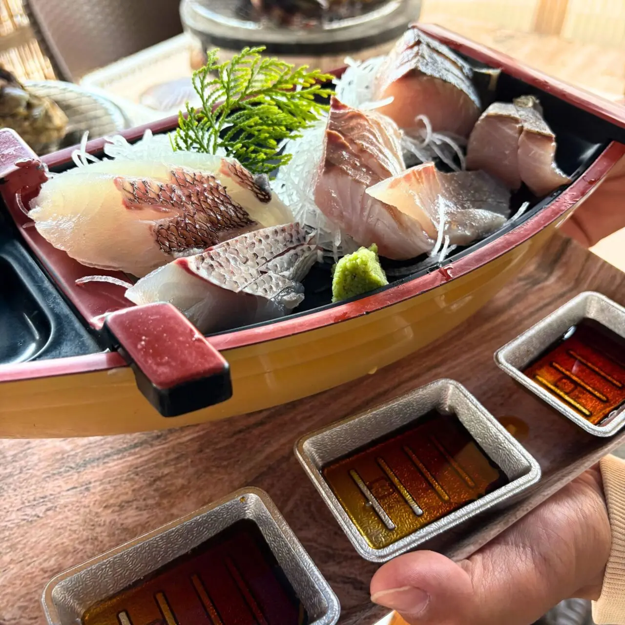 【今治市】お手軽に国産ハマグリや岩ガキで本格BBQ! 「道の駅よしうみいきいき館」の海鮮七輪BBQ