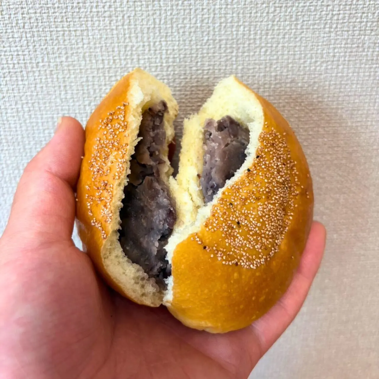 ふっくらと焼き上げた生地の中には、丁寧に炊き上げた自家製あんこがたっぷり。