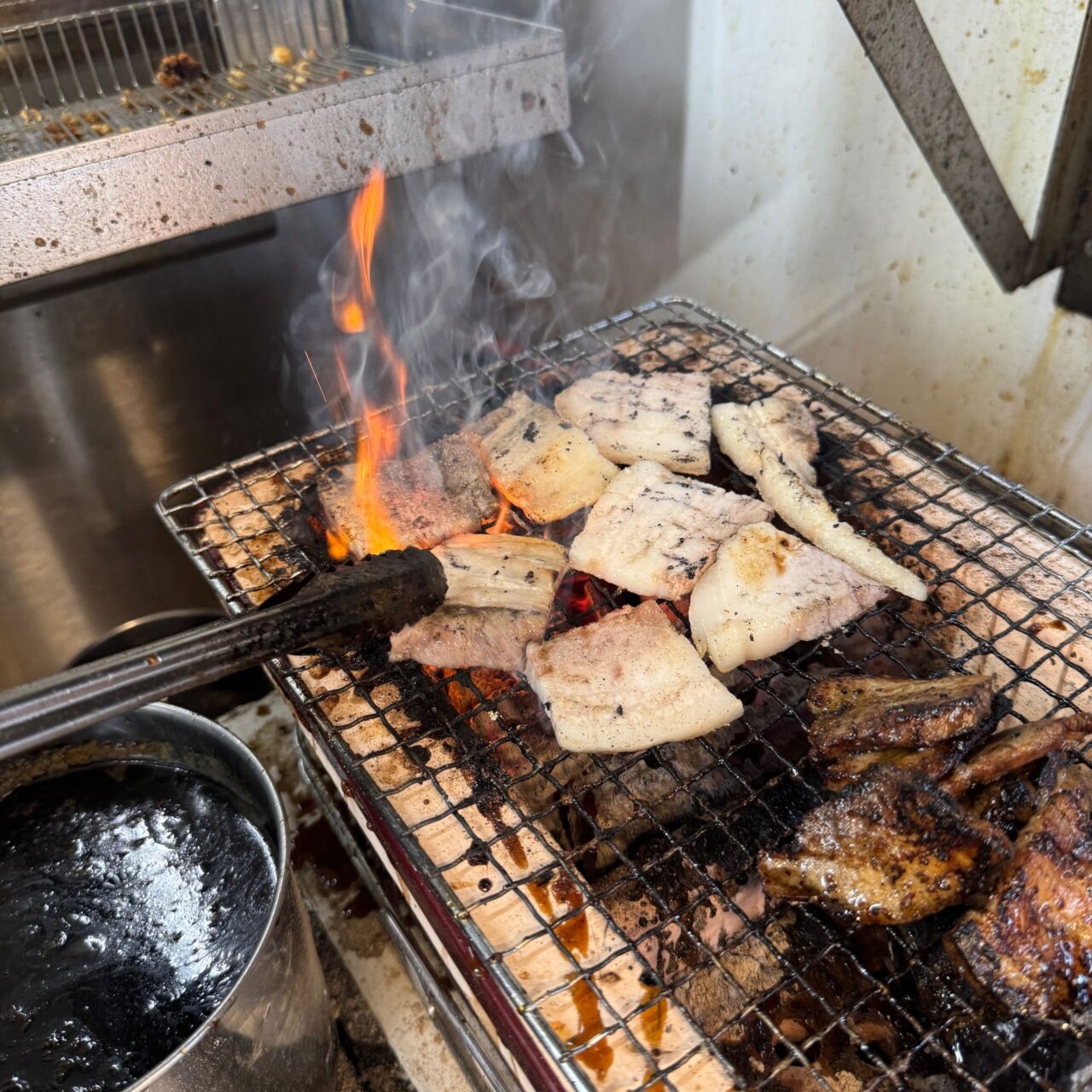 【今治市】今年の丑の日は鰻の代わりに豚の蒲焼はいかが? 「まんぷく亭食いしん坊」で7月1日から炭火焼香る「豚蒲丼」の販売がスタート!