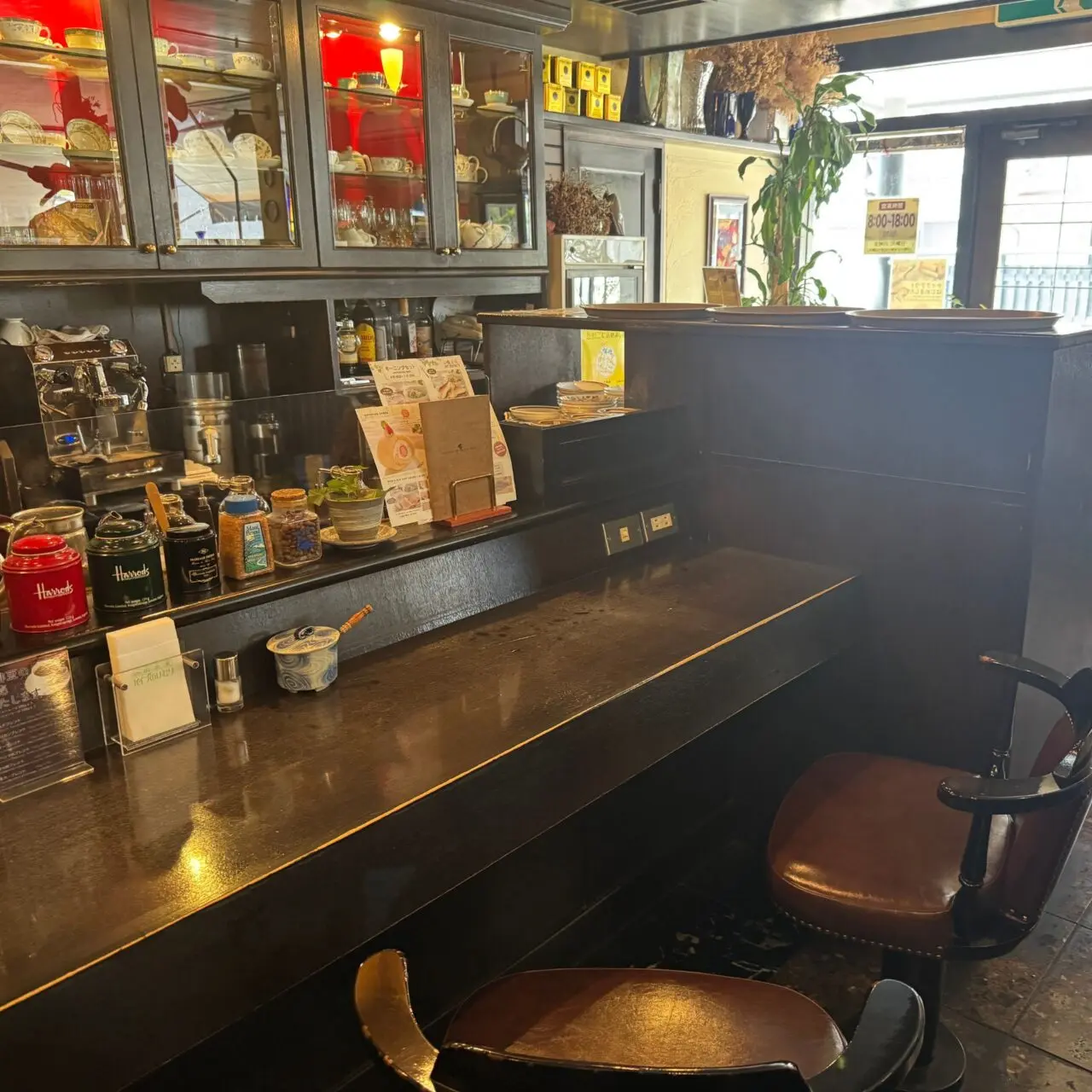【今治市】今治で愛され続ける枝堀町の喫茶店「珈琲浪漫 パイプのけむり」の人気の秘密を調査!