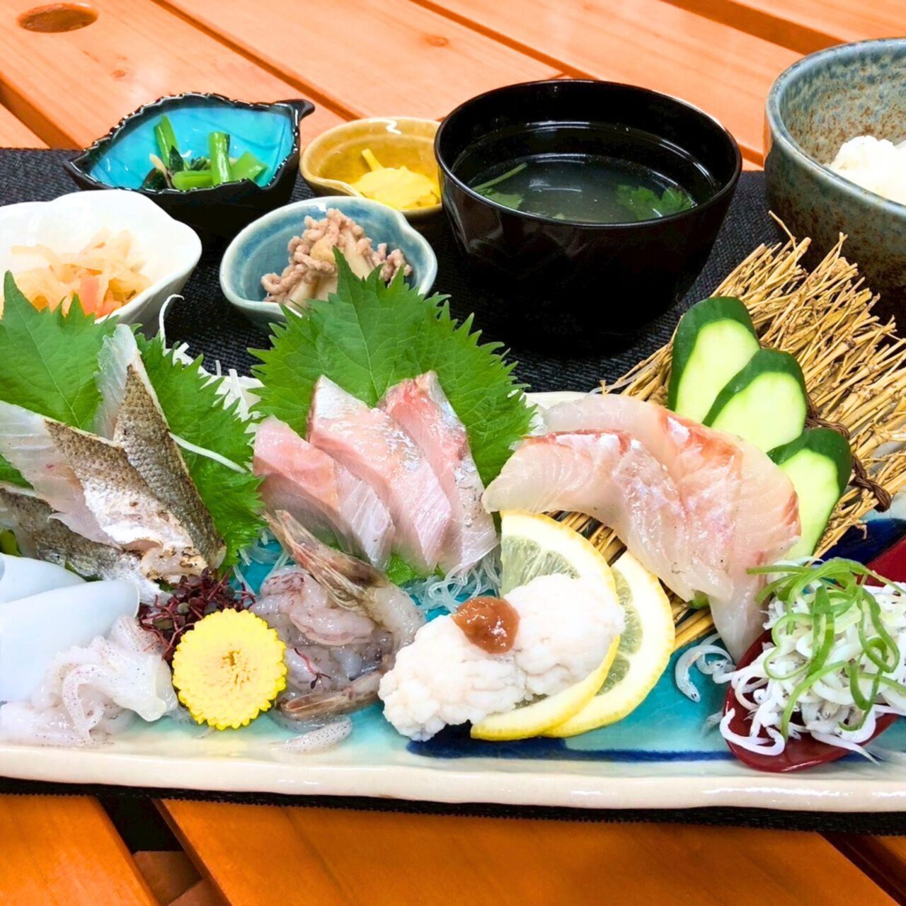 【今治市】魚屋さんならではな贅沢海鮮丼が食べられちゃう! 「海鮮小屋 鱗」が2025年7月30日にオープン!!