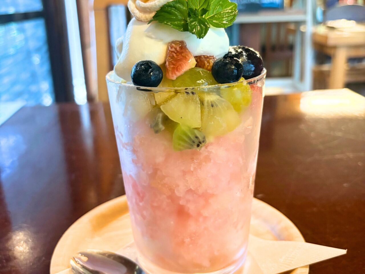 【今治市】本格コーヒーや落ち着いた空間が人気の「オオカミ珈琲」の期間限定スイーツ「フルーツのグラニテ」!