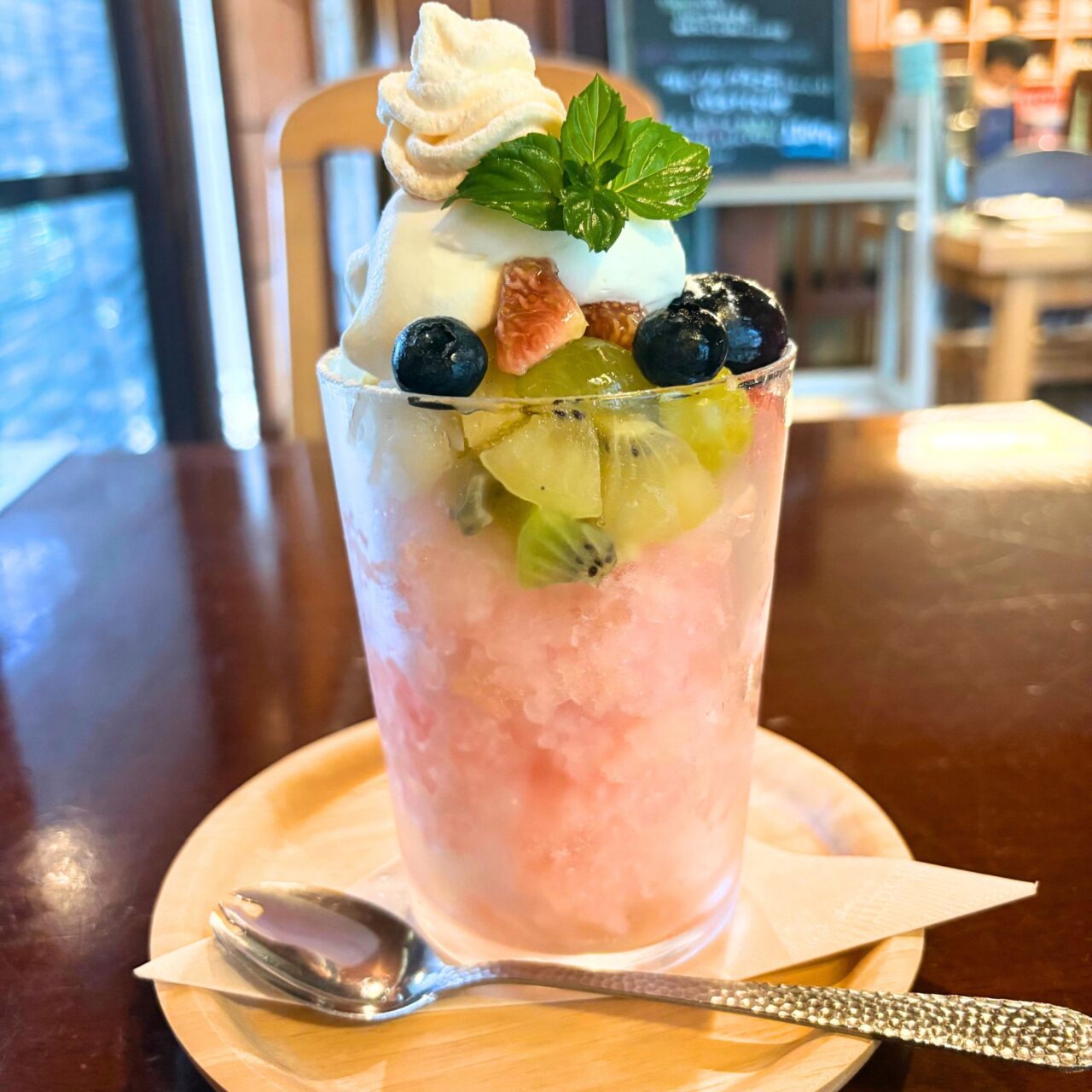 【今治市】本格コーヒーや落ち着いた空間が人気の「オオカミ珈琲」の期間限定スイーツ「フルーツのグラニテ」!