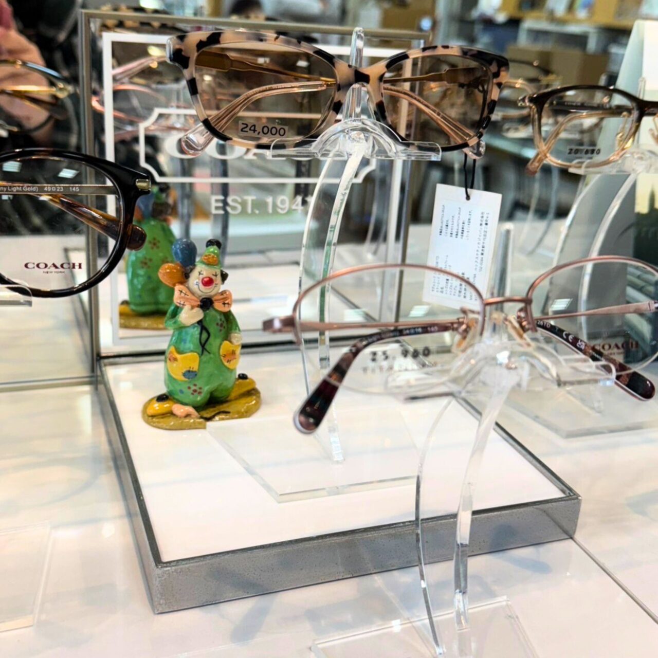 【西条市】「メガネ専門店 ヨシイ」では幅広い商品の中から自身の用途に合ったメガネを購入できます!