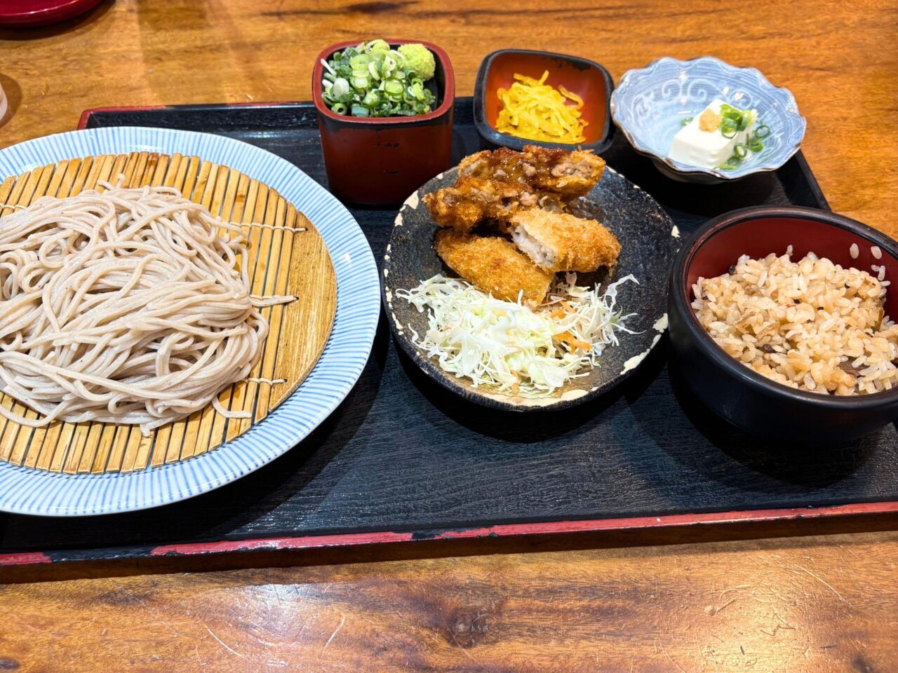 【今治市】1,000円以内で本格そばやかやくご飯を満喫! 「そば家 一創庵」の日替わり定食