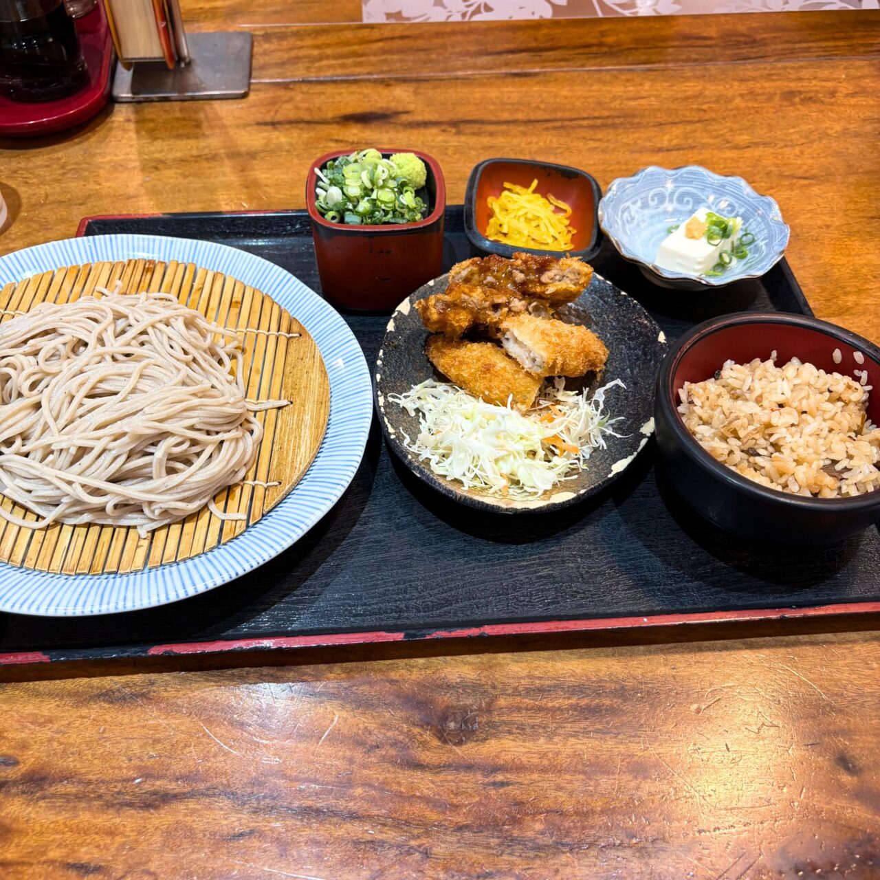 【今治市】1,000円以内で本格そばやかやくご飯を満喫! 「そば家 一創庵」の日替わり定食