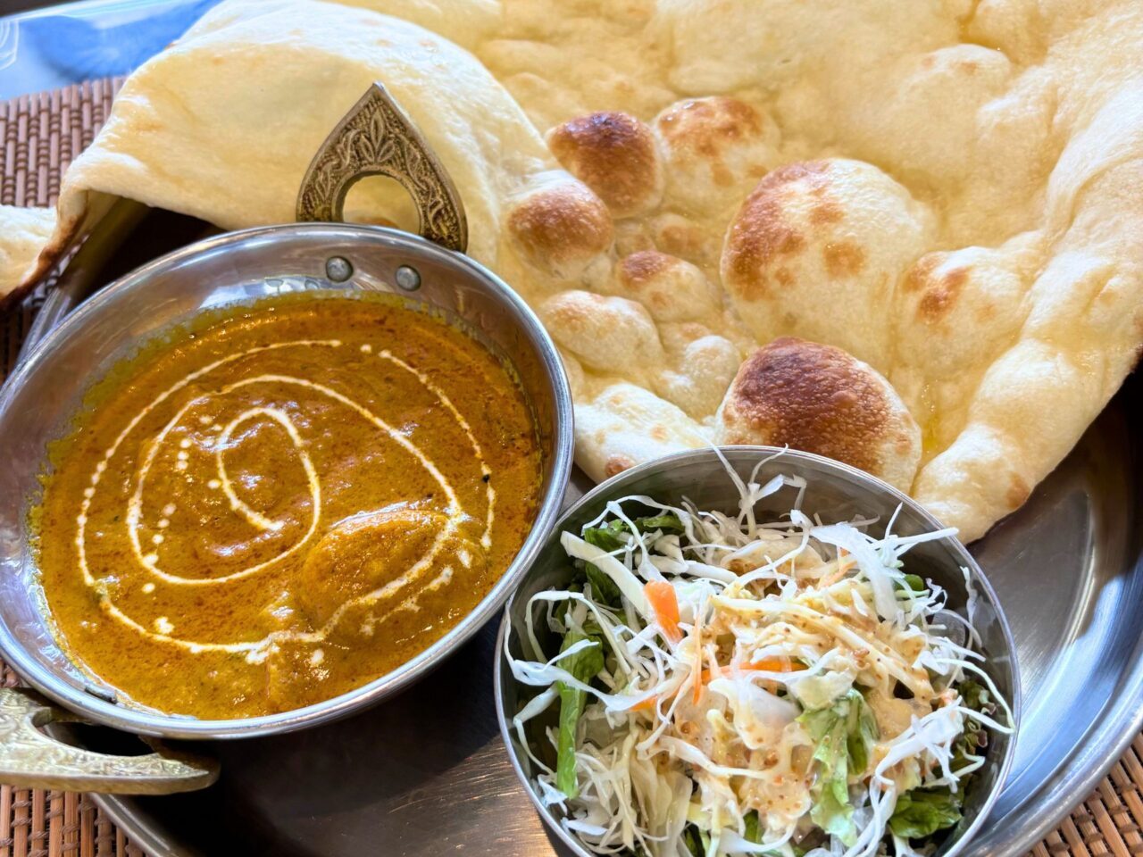 【今治市】毎週火曜日は本格カレーとナンとサラダがセットで550円!? 北高下町の「ボリウッド」をご紹介!