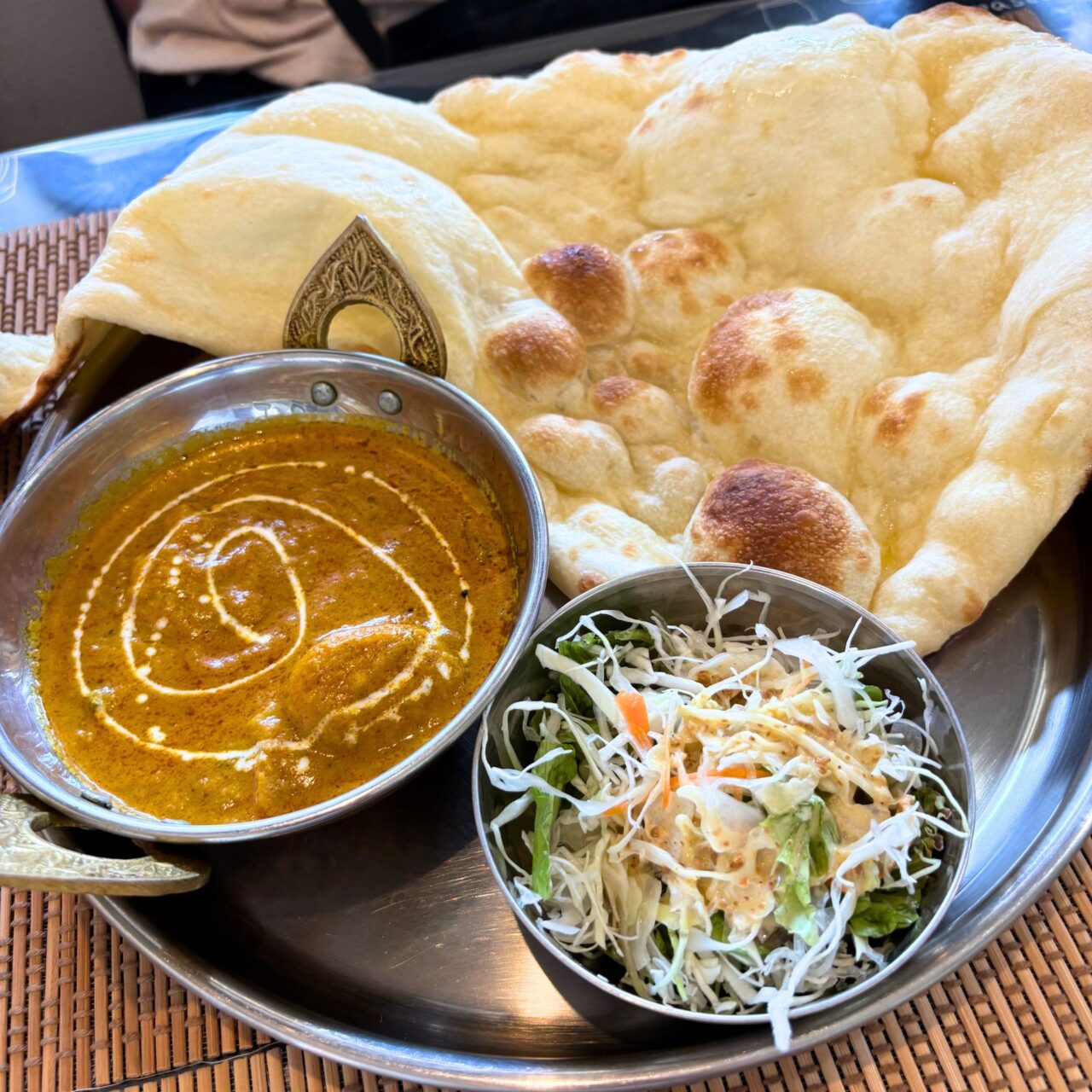 【今治市】毎週火曜日は本格カレーとナンとサラダがセットで550円!? 北高下町の「ボリウッド」をご紹介!