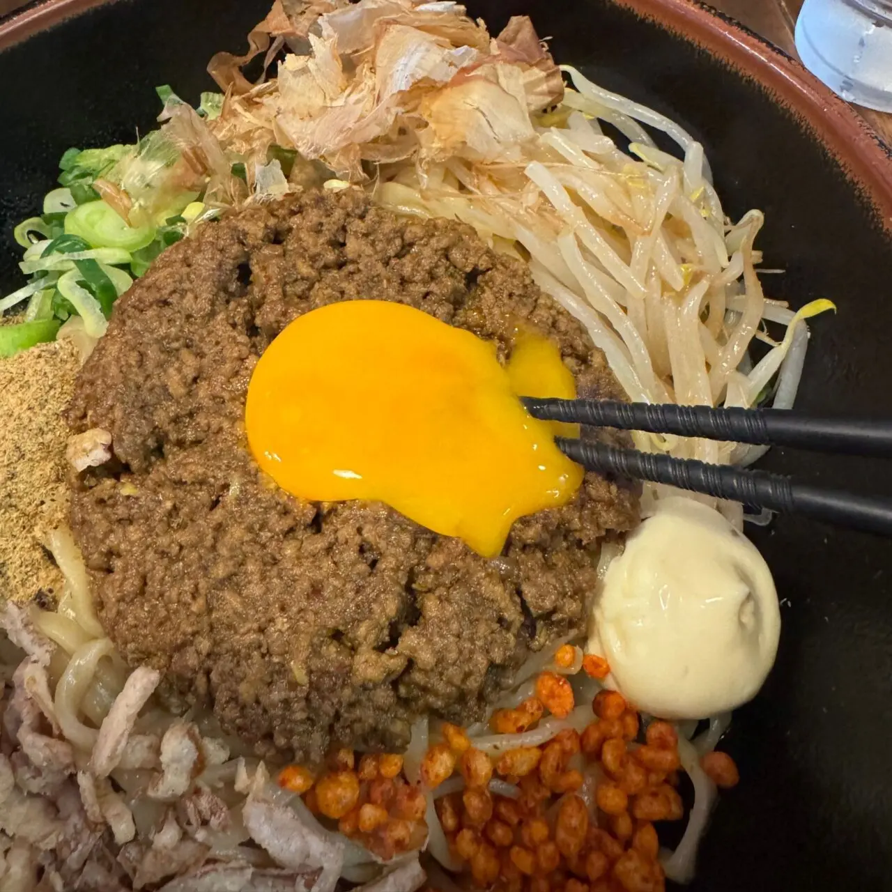 【今治市】骨太味覚桜井店の期間限定「カレーまぜそば」登場！2025年10月1日販売開始