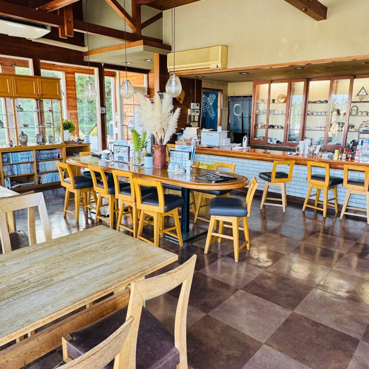 【今治市】40年愛される「PITON」で出会う! 新登場のジャンボ海老フライ定食