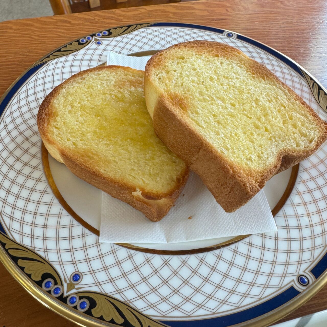 【今治市】「珈琲館 時計台」で味わう、自家焙煎の一杯と心ほどける時間