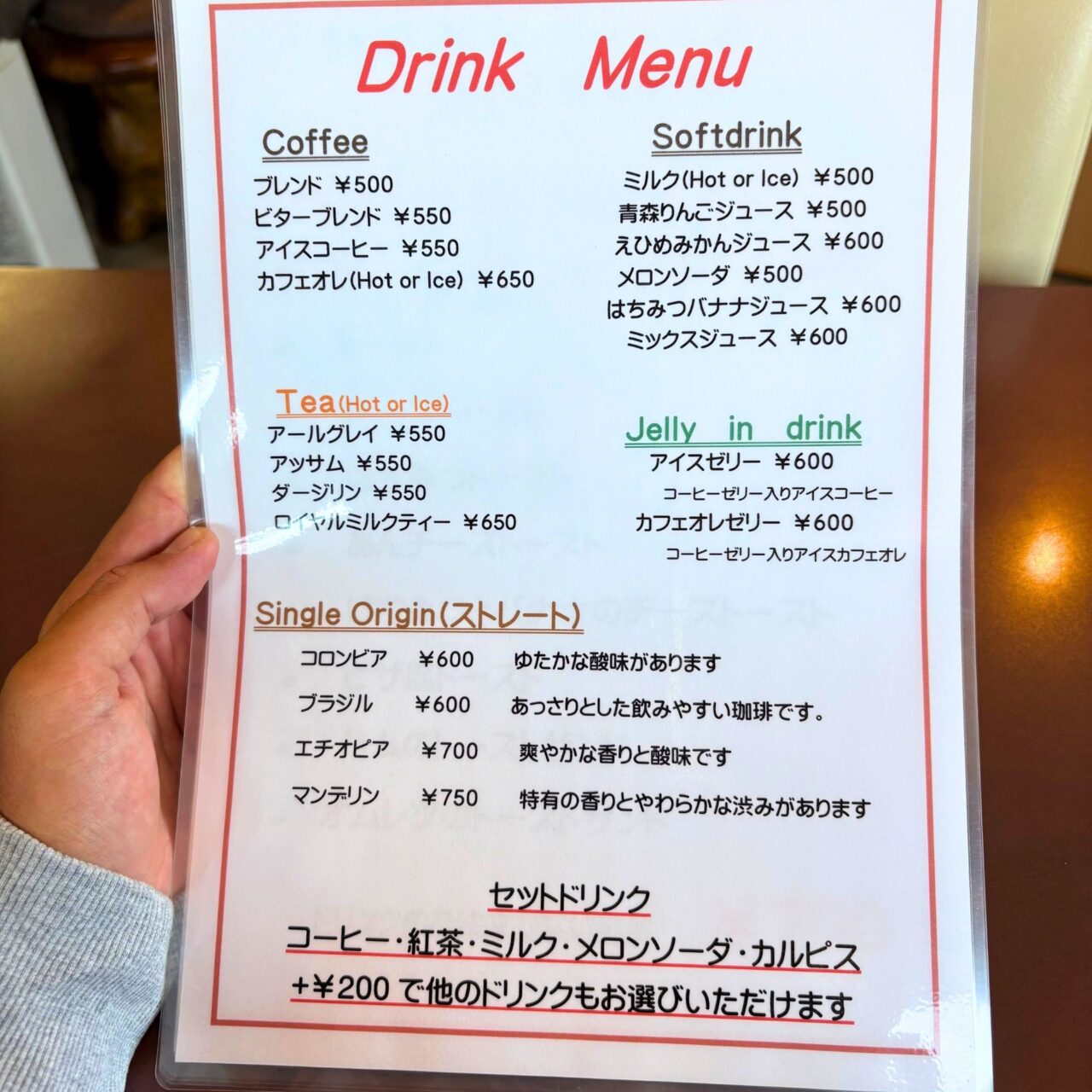 【今治市】宮下町の「Kissaten&.」では猫ちゃんと戯れる至福の時間を体験できます