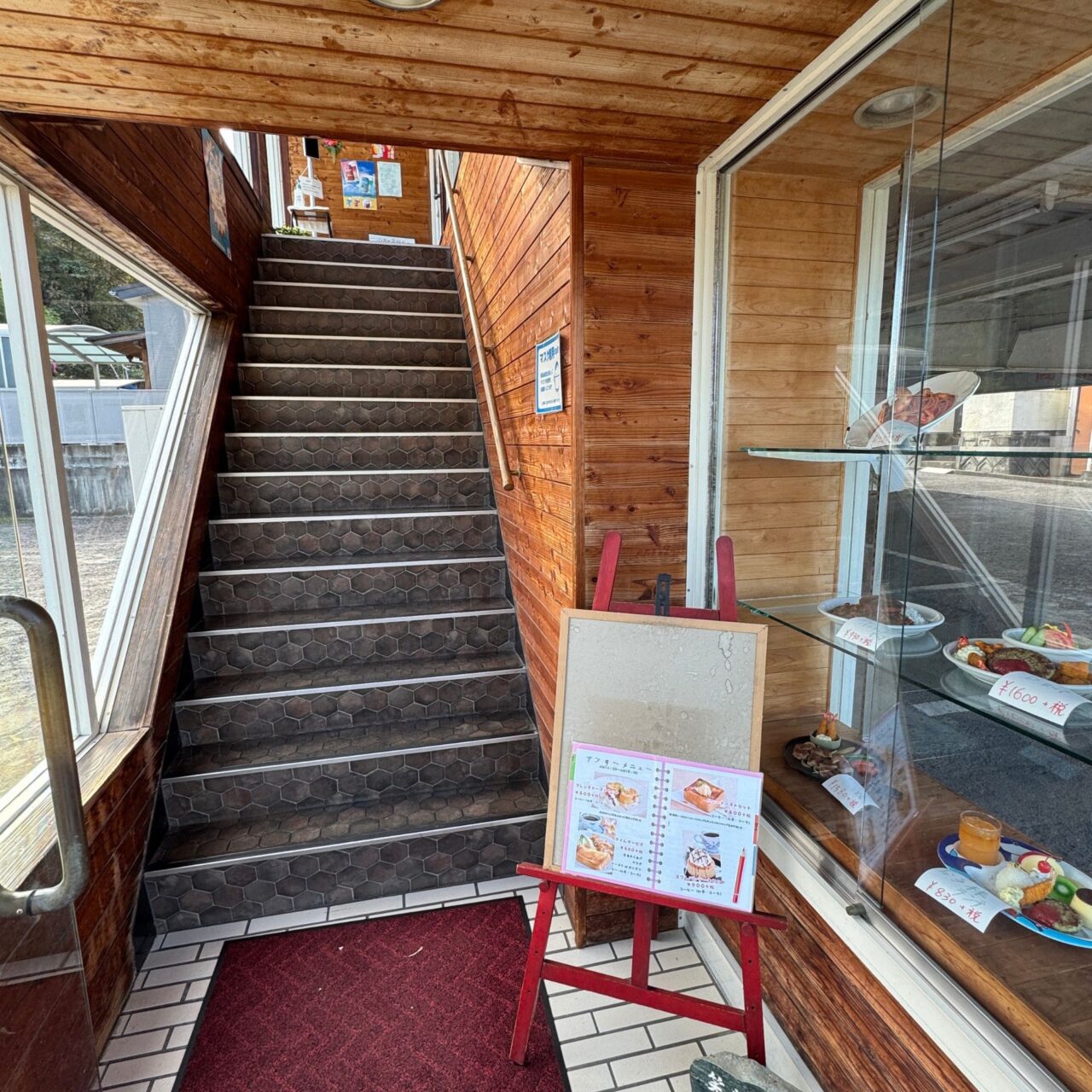 【今治市】40年愛される「PITON」で出会う! 新登場のジャンボ海老フライ定食