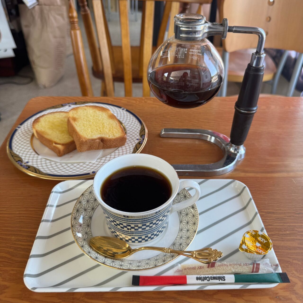 【今治市】「珈琲館 時計台」で味わう、自家焙煎の一杯と心ほどける時間