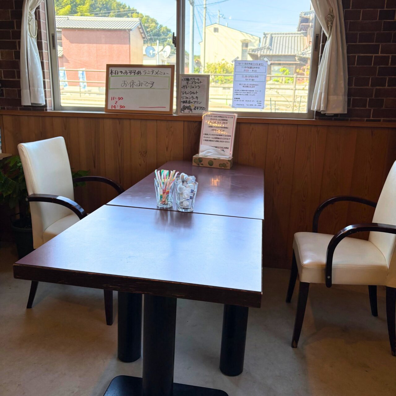 【今治市】宮下町の「Kissaten&.」では猫ちゃんと戯れる至福の時間を体験できます