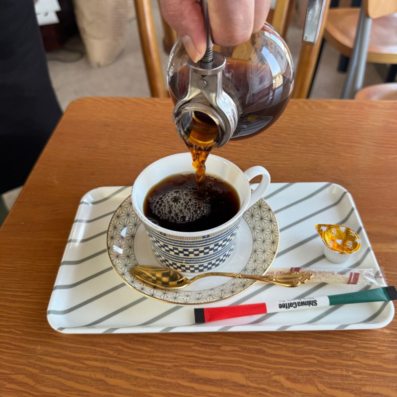 【今治市】「珈琲館 時計台」で味わう、自家焙煎の一杯と心ほどける時間