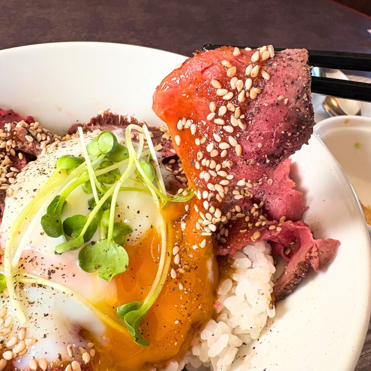 【今治市】こだわりのローストビーフどんぶりが絶品! 「カントリーパパwith you」の素敵なランチをご紹介